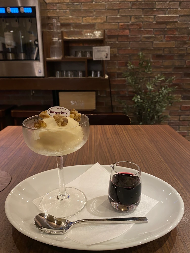 バニラアイスに赤ワイン