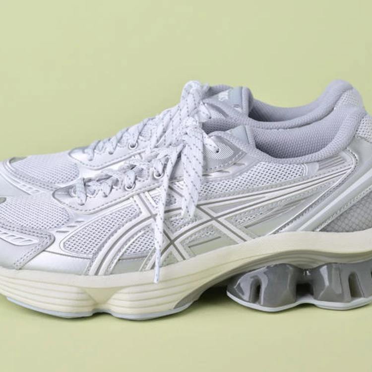 【大人の白スニーカー】通勤や街歩きにも（写真）_0