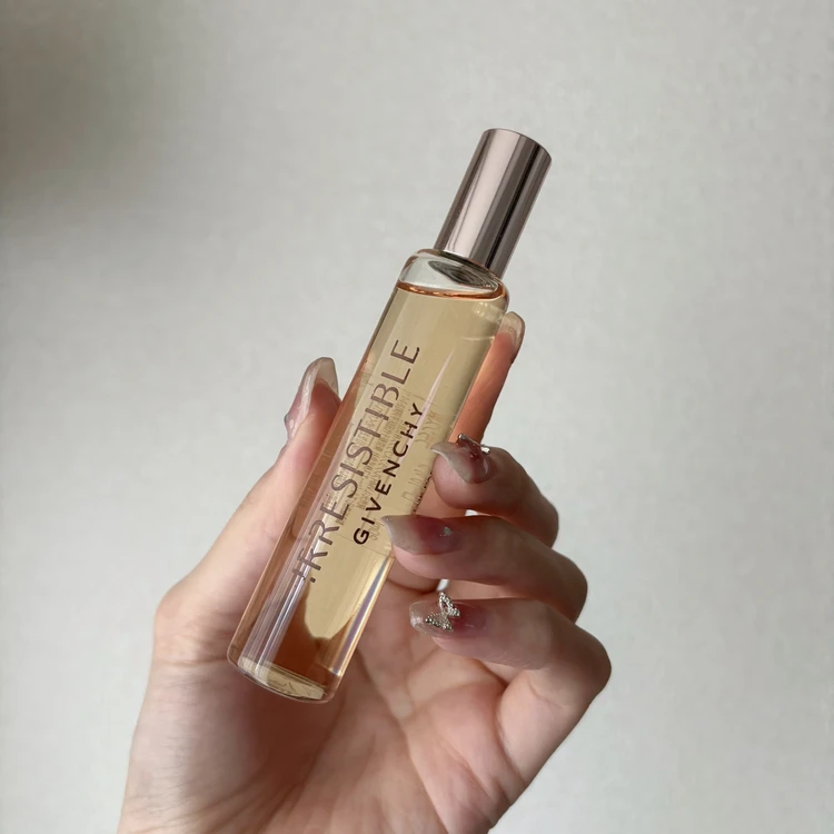 【ジバンシイ】直感買いした大人の甘め香水 イレジスティブル ロールオン #愛用香水_2
