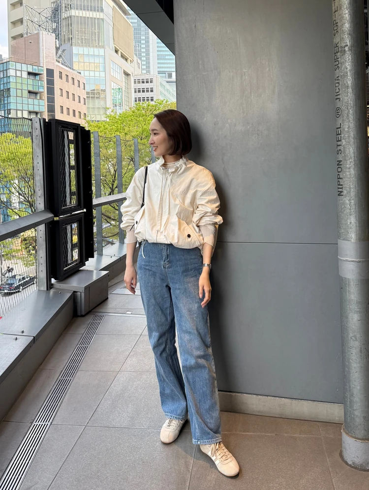 adidas TOKYOを合わせた白ブルゾン×デニムコーデ