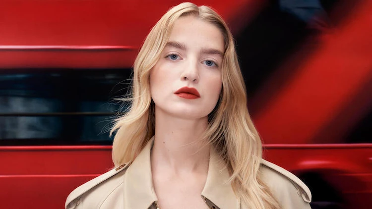 「バーバリーブリットマットリップヴェール」モデルイメージ