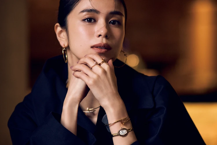 「カルティエ」の腕時計でつくる佐藤晴美の最新2ルック【佐藤晴美のMY WISH LIST】