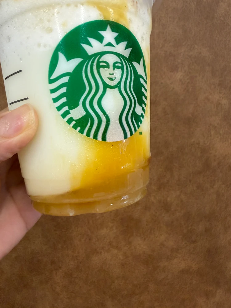 カップの下のほうにたまった、とろりとした蜜芋ペースト
