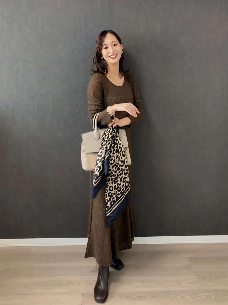 【anuans】レースワークニットワンピース着用