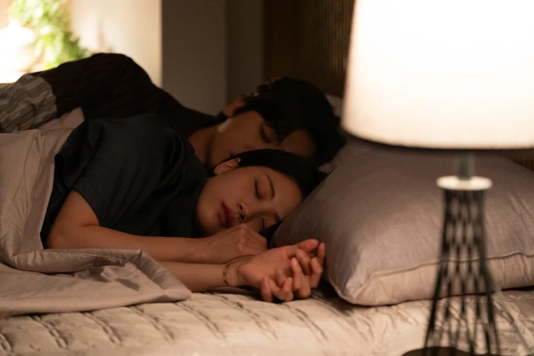 埋もれた心:パク・ヒョンシクとホン・ファヨン