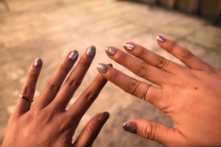 秋をシックに彩るシルバーマグネットネイル（中秋の名月ver.）_4