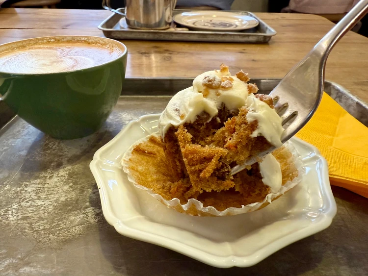 Sunday Bake Shop のキャロットケーキ断面