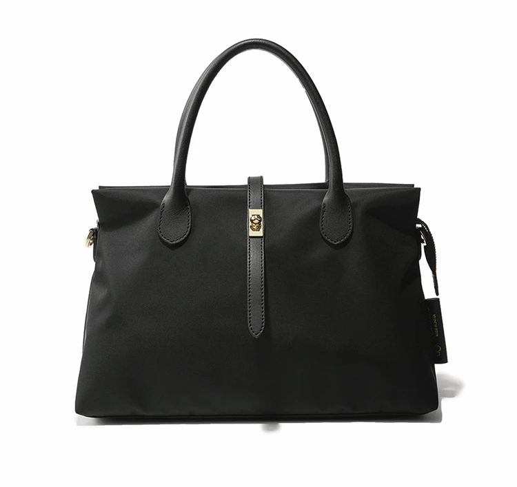 ヴィオラ ドーロナイロントートバッグ ¥25,300