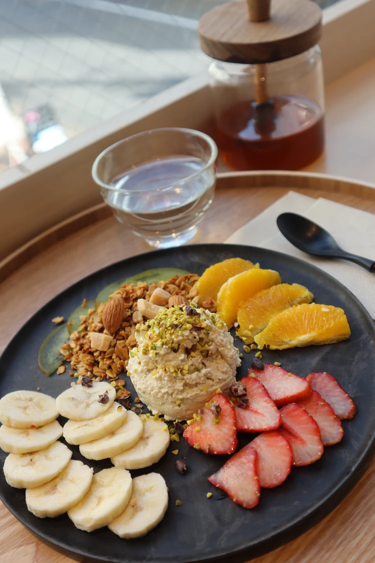 ニイチナナ　腸活　グリークヨーグルト　専門店　美容皮膚科クリニック　監修　東京　外苑前　毎日食べても飽きないボウル