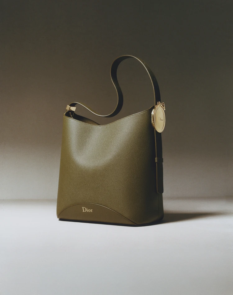 ディオール メダリオン　バケットバッグ
