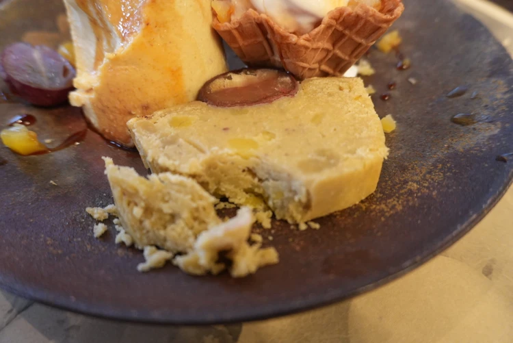 しっかりとした食感がわかるマーロウの和栗パウンドケーキ