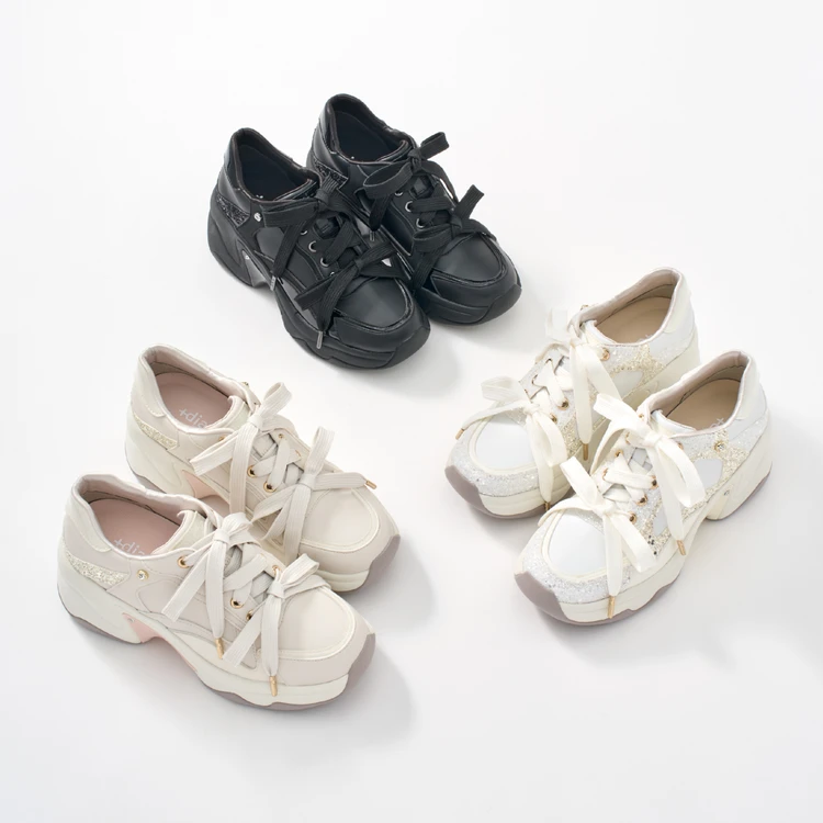 【大人の白スニーカー】通勤や街歩きにも（写真）_0