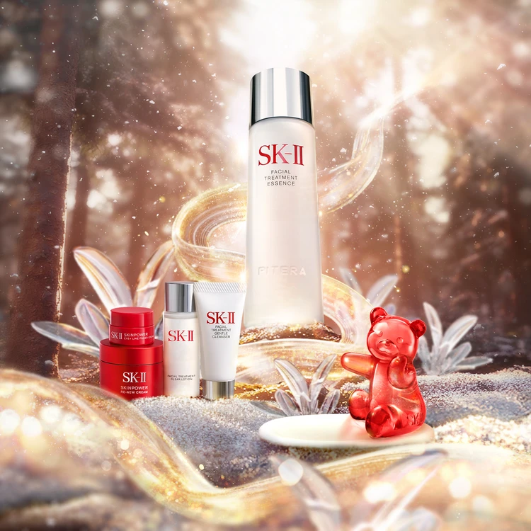 SK-II フェイシャル トリートメント エッセンス コフレ 2025 ホリデーコレクション クリスマスコフレ セット内容:フェイシャル トリートメント エッセンス 230mL(現品)、フェイシャル トリートメント ジェントル クレンザー 20g、フェイシャル トリートメント クリアローション 30mL、スキンパワー リニュー クリーム 15g、スキンパワー アイ プラス ライン フィラー クリーム 2.5g、 SK-II ベア ジュエリートレイ