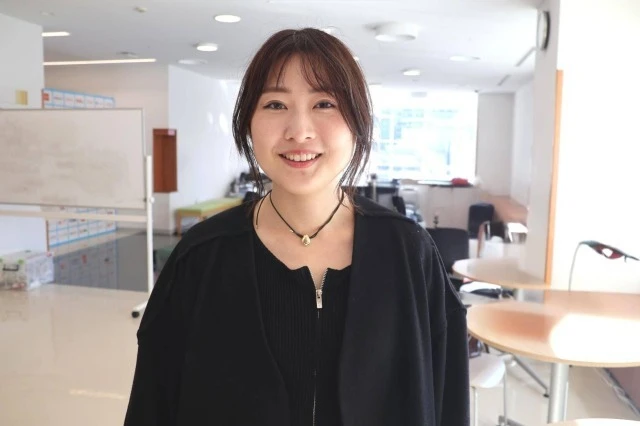 【30代の冬コーデ】ブローチで遊びたい!ジャケット/コートのマンネリ解消するシンプルから重ね付けまで3選_4