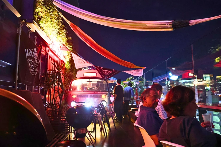 銀座で手軽にBBQ！ルーフトップバーで夜景を楽しむビアガーデン【宵酔探訪】_4