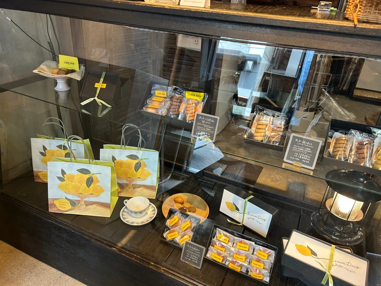 ここでしか食べられない味。サクサク生地と濃密クリームのレモンパイ | 東京・吉祥寺の老舗「LEMON DROP」_2