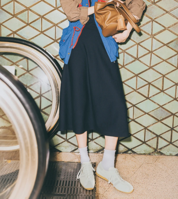 【春のロープロスニーカー3選】旬の薄底デザインは大人カジュアル派の最強の味方！