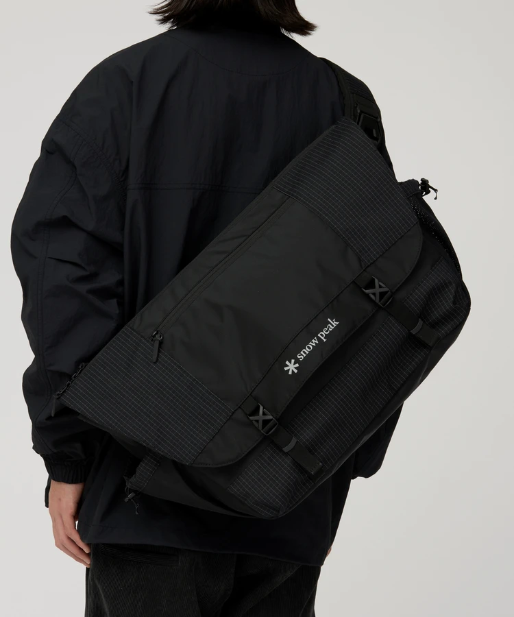 Grid Messenger Bag￥26400