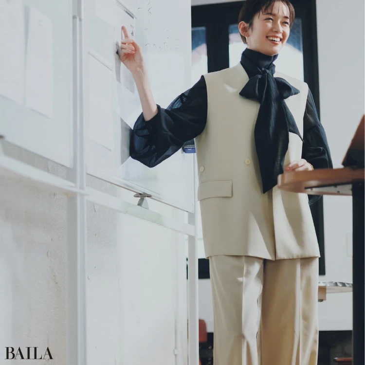 ベージュパンツ セットアップコーデ