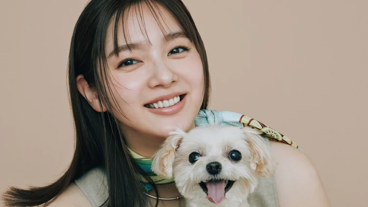 新川優愛さんインタビュー！30代は「家族とともに成長しながら楽しみたい」