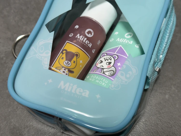 つぶきちとまめきちが描かれたポーチ