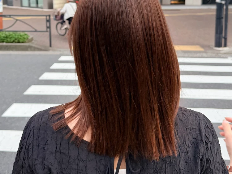 まっすぐサラサラにまとまった上品なツヤ髪
