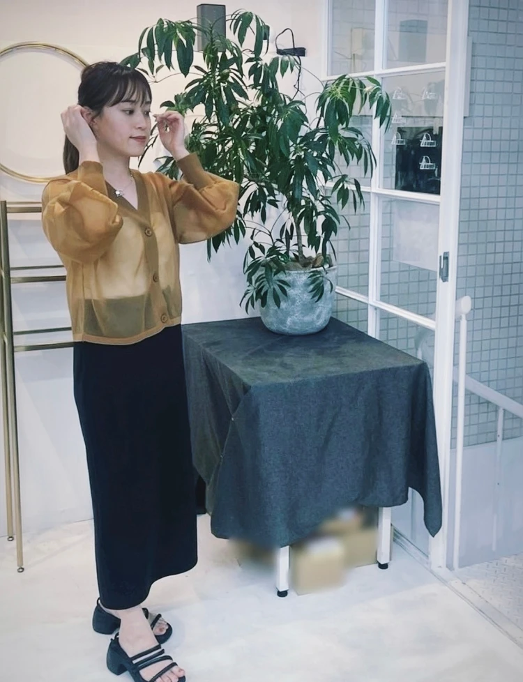 AKTEのシアーカーディガンコーデ