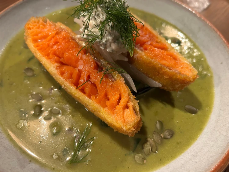 サーモンのレアカツ グリーンカレー