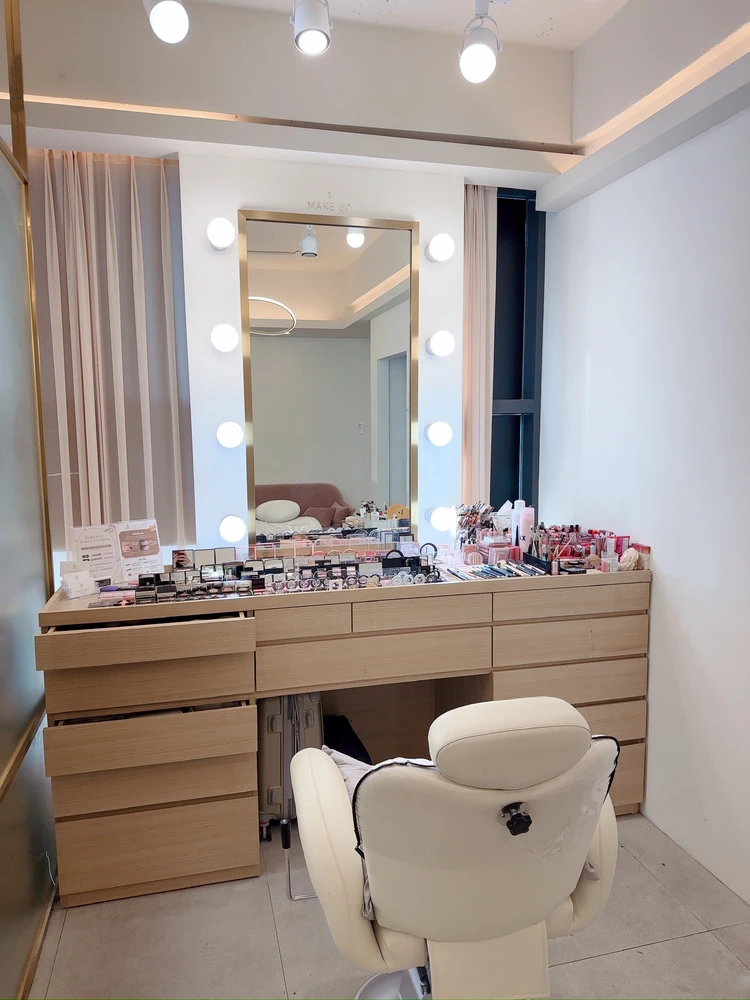 キラキラのメイクルーム🪞