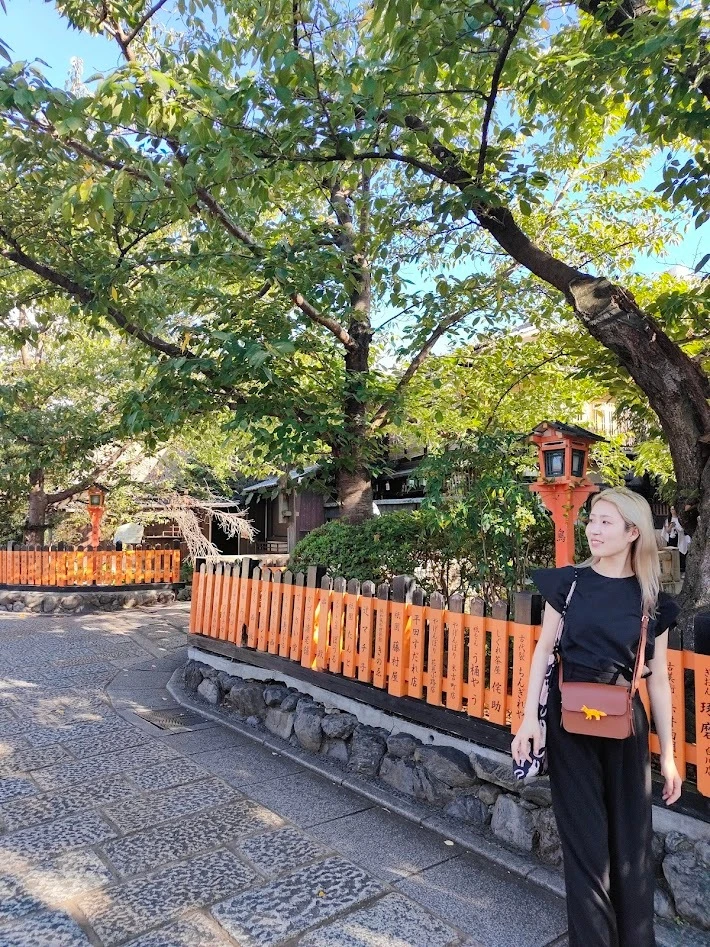 メゾンキツネ EDIE バッグ コーディネート 旅行 夏 秋 オールブラック