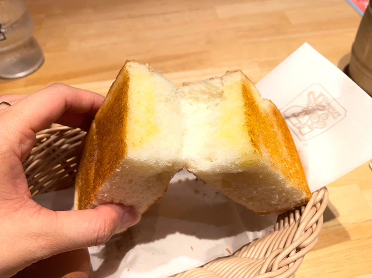 【朝活】コメダ珈琲のモーニングが最高！お得な無料パンと仕事前の朝時間_3