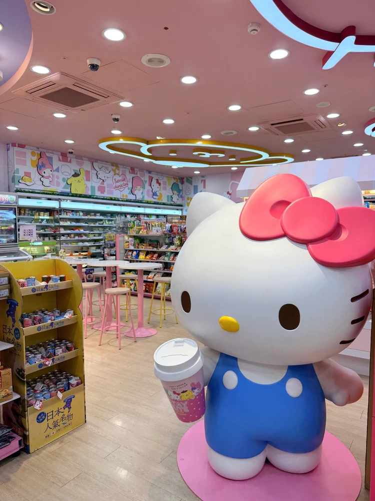 サンリオコラボ　限定店舗　セブンイレブン　キティちゃん