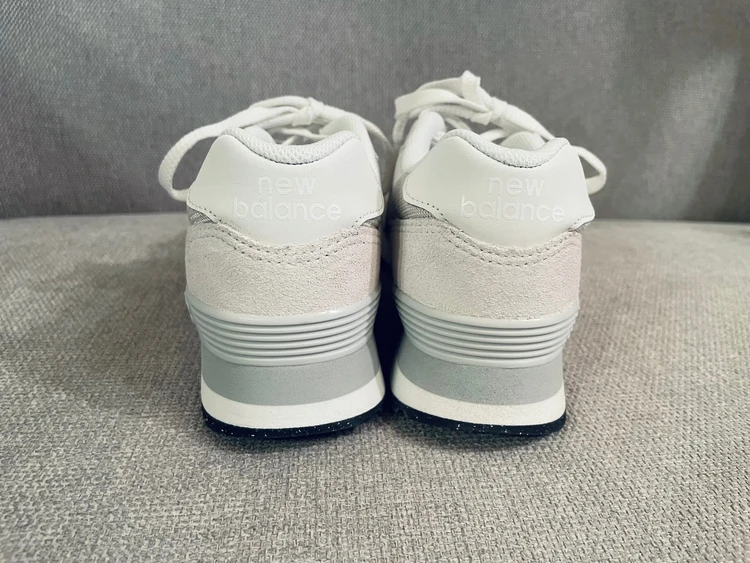 Qoo10はコスメだけじゃない！？オールシーズン使えるnew balanceのきれいめ白スニーカー_2