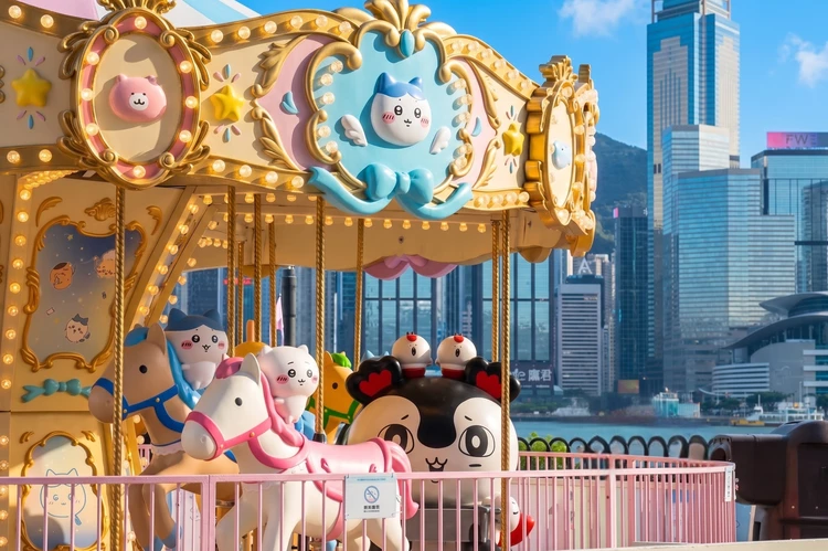 【香港】「ちいかわ」が街を占拠中!? 世界初メリーゴーランドから特別展まで映えスポットをレポ_3