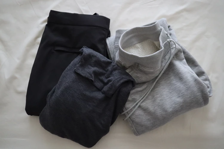 ユニクロ UNIQLO 極暖ヒートテックカシミヤブレンド タートルネック ヒートテック ボアスウェットパンツ ウォームストレッチパンツ 丈長め 防寒 最強 コーデ