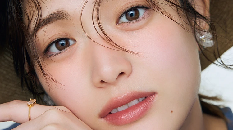 【松村沙友理と春新色コスメ】リゾート地に映える、ディオールのオレンジチーク