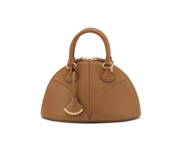 ブルガリ ディーヴァ ドリーム バッグ(W23×H15×D12cm)¥401500(ゴートレザー/デザートジャスパー) ※2025年5月発売予定