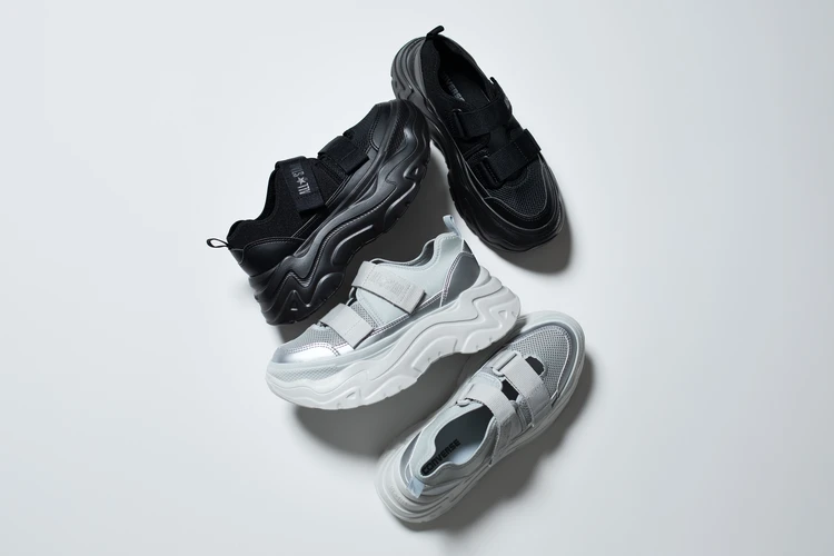 ボリューム感のあるソールデザインが特徴「オールスター シティハイク スニーカーサンダル」