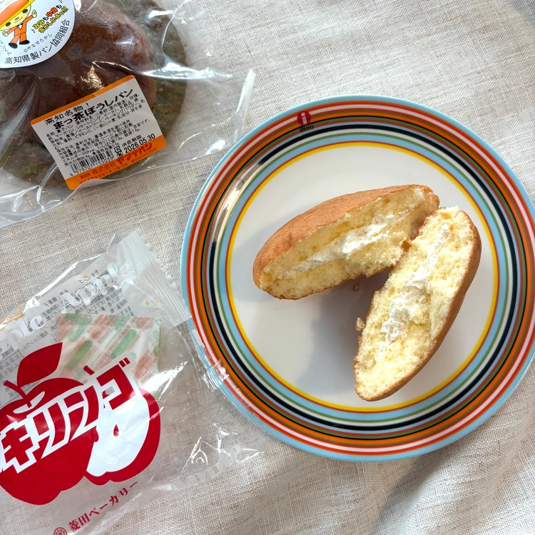ヤキリンゴを割ったところ。断面。