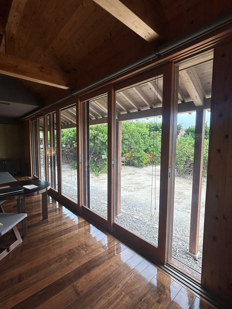 ガジョーニ南側の大きな窓