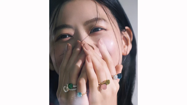 【名品ジュエリーコーデ】“私に似合う”色石ジュエリーを自由に楽しんで【BAILA今日のコーデ】