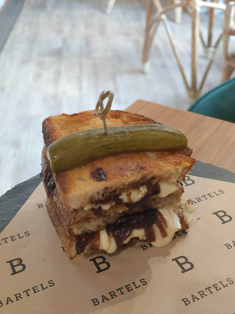 バンコク　カフェ　BARTELS　バーテルズ　サンドイッチ