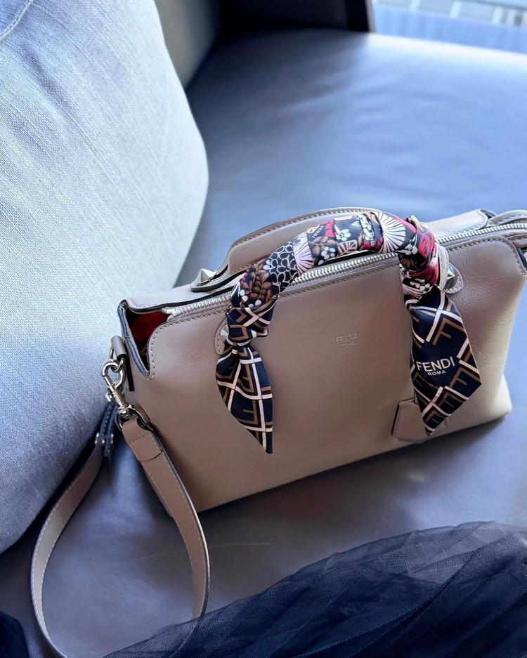 フェンディ　FENDI　バイザウェイ　スカーフ　ホテルランチ
