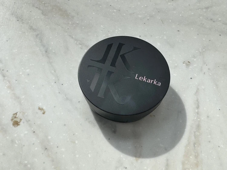 【スキンケアする実力派フェイスパウダー】Lekarkaの手のひらサイズパウダーで夏を乗り切る！_2