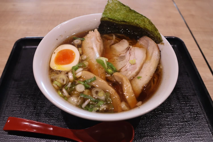 【搭乗直前】背徳はターミナルに。空港で見つけた自家製麺ラーメン2選【喜色満麺】_2