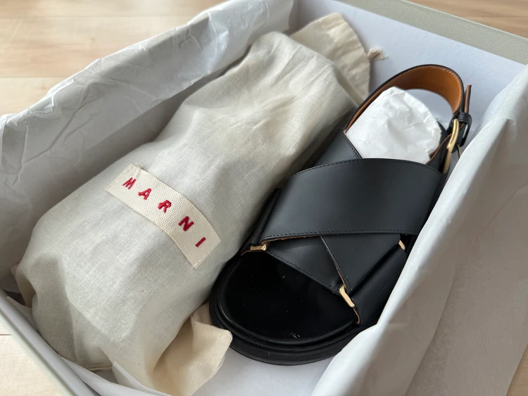 MARNIフスベットと専用収納袋