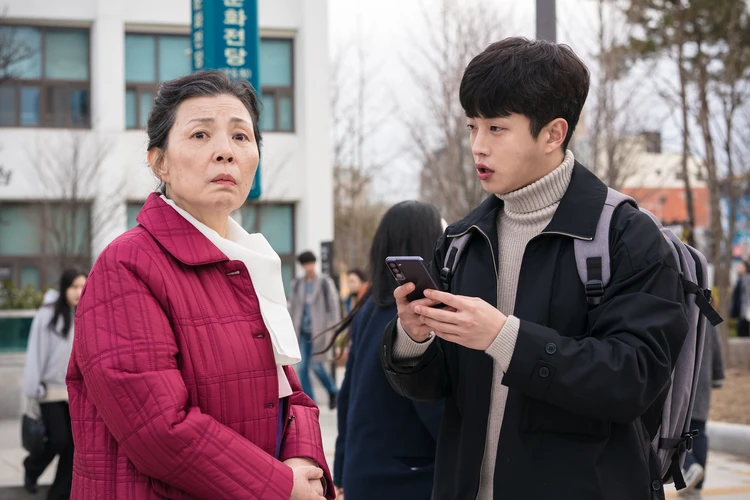 ラケット少年団 うどんおばあさんとカメオ出演のキム・ミンソク