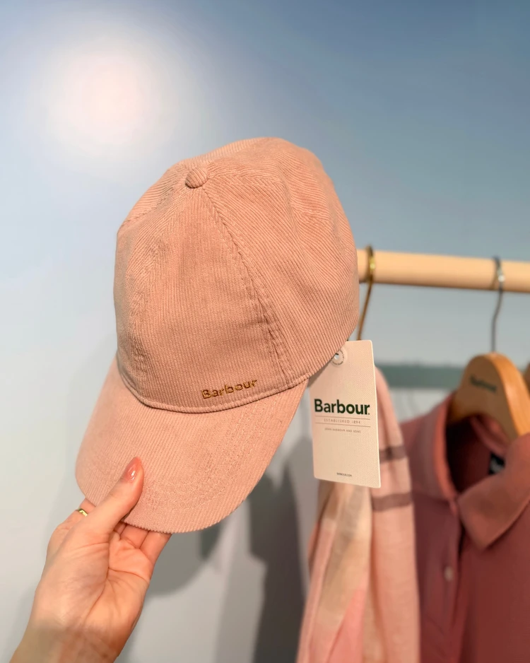 Barbour バブアー 展示会 新作 キャップ ピンクコーデ