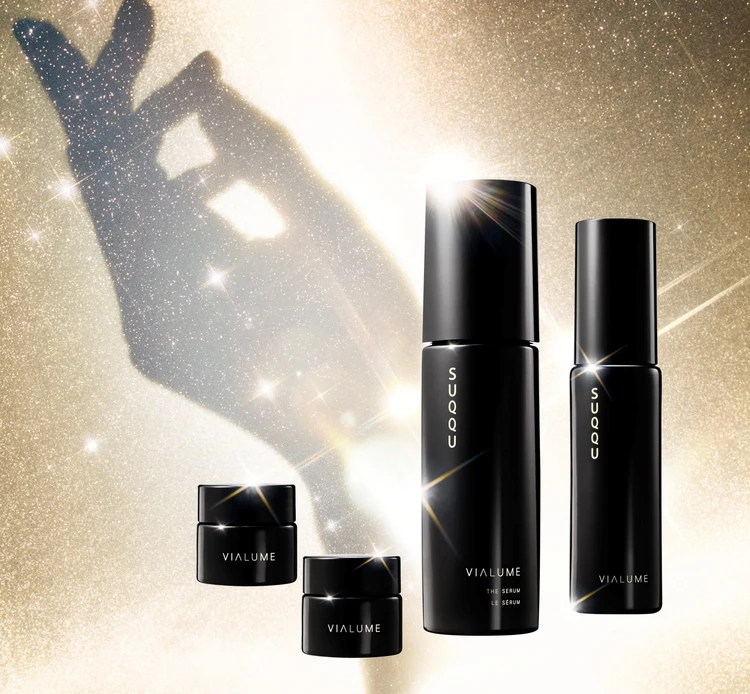 SUQQU 2025 ホリデーコレクション　クリスマスコフレ　限定コフレ　SUQQU ヴィアルム ザ キット ￥24200（2025年12月1日数量限定発売） セット内容：SUQQU ヴィアルム ザ セラム 50mL（現品サイズ）、SUQQU ヴィアルム ザ ローション 20mL（ミニサイズ）、SUQQU ヴィアルム ザ クリーム 4g（ミニサイズ）、SUQQU ヴィアルム ザ スムージング クリーム［医薬部外品］4g（ミニサイズ）