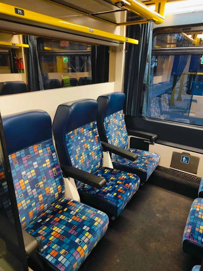 ブタペスト 電車 社内
